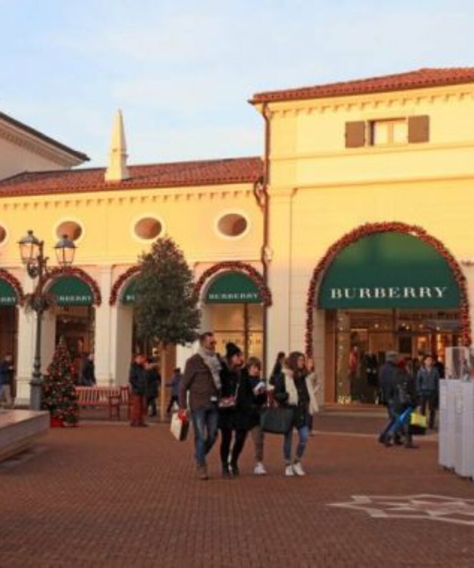 outletnoventaInnaFelkerShutterstckcom-570x380